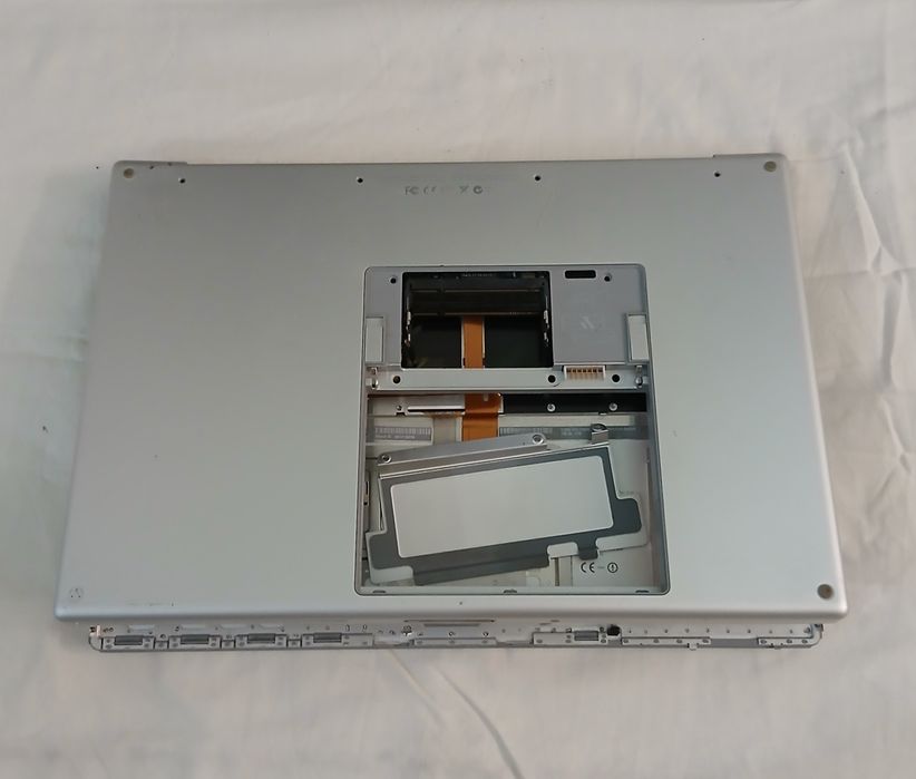 Portatil Mac Carcaça  para Arranjo ou para tirar peças modelo nas foto