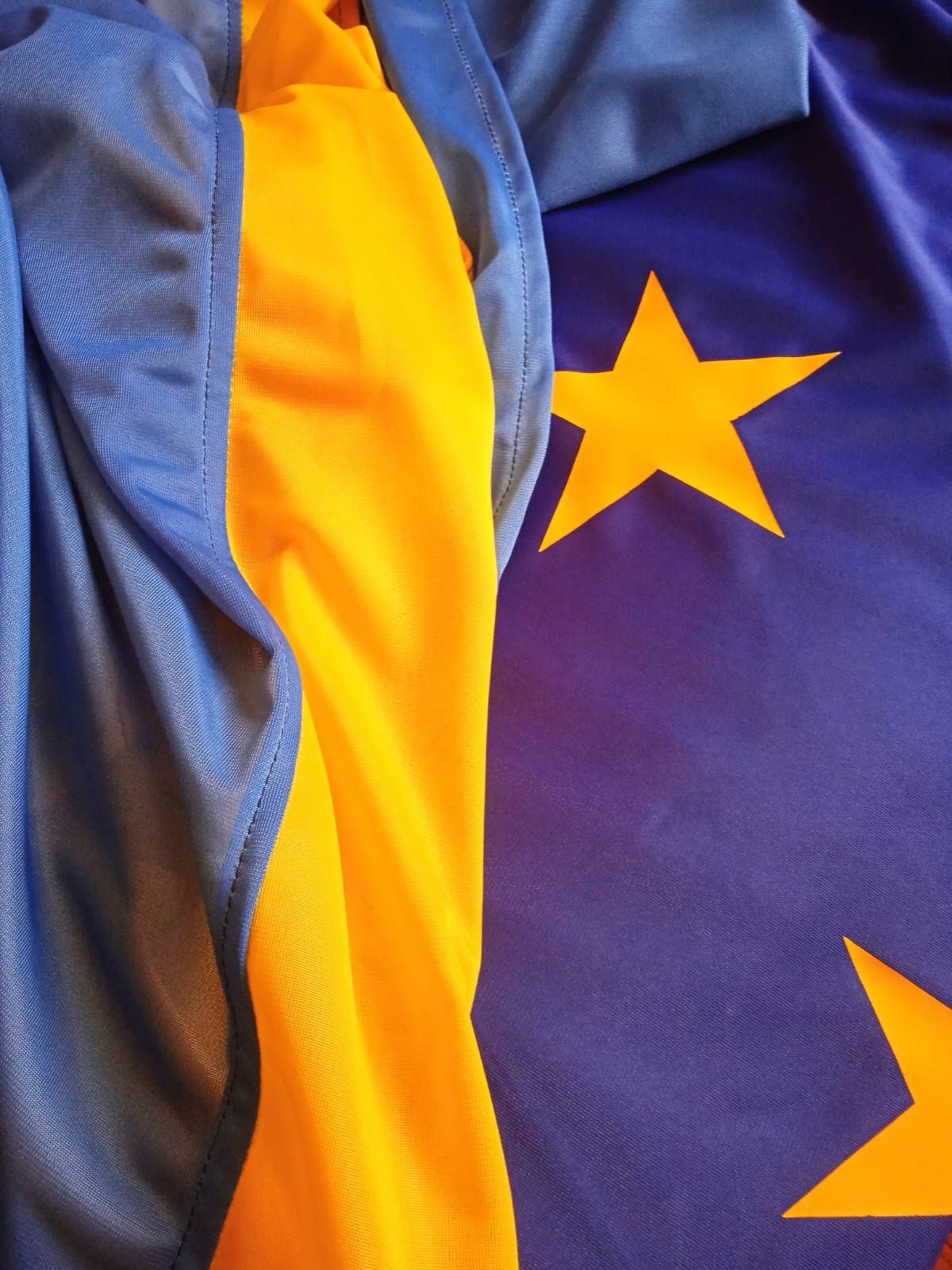 Прапор України та Євросоюзу
