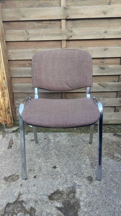 Krzesło ISO brązowe niebieskie z pulpitami i szkolne Duża ilość OD 40