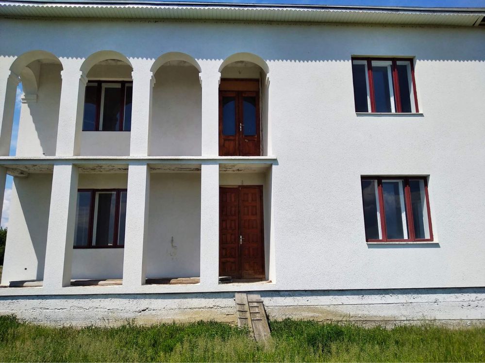 Будинок в селі Новоселиця, з великою ділянкою в 55сотих