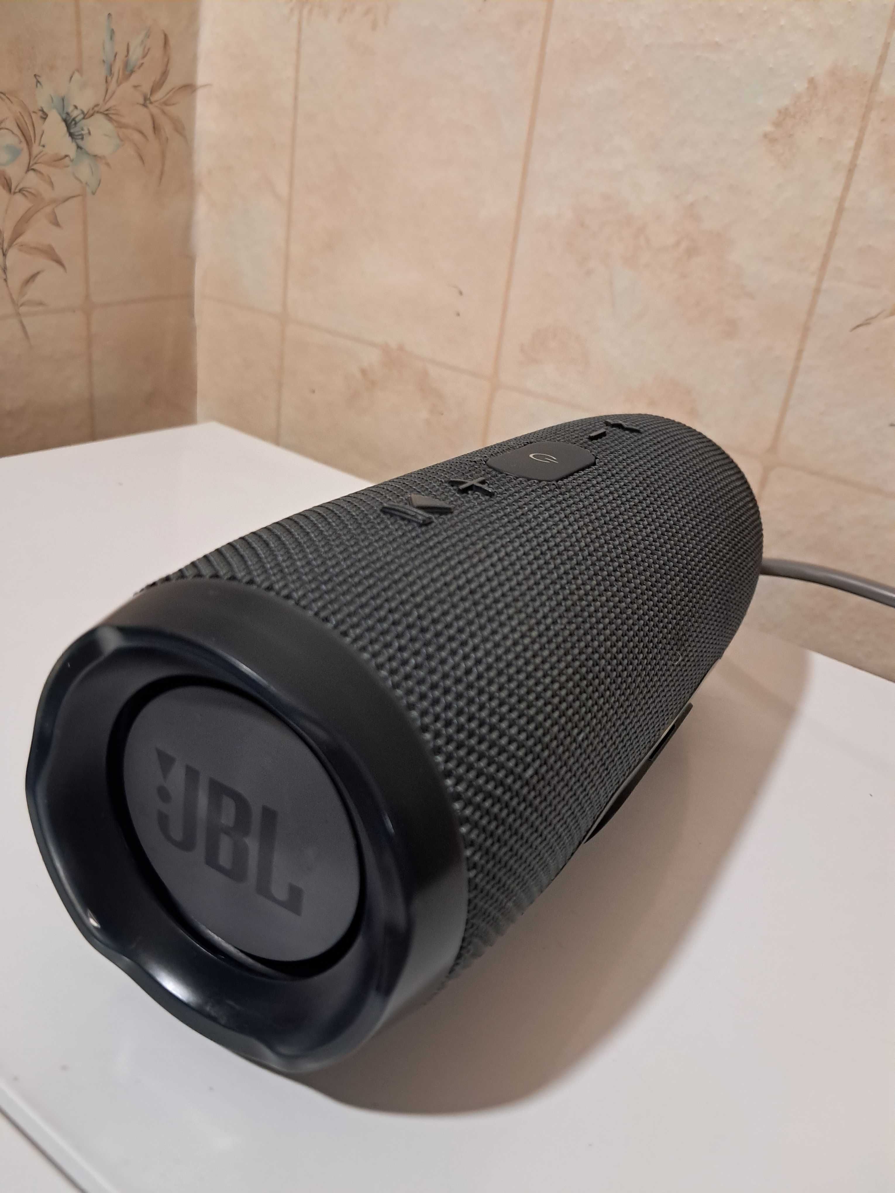 колонка блютузная JBL