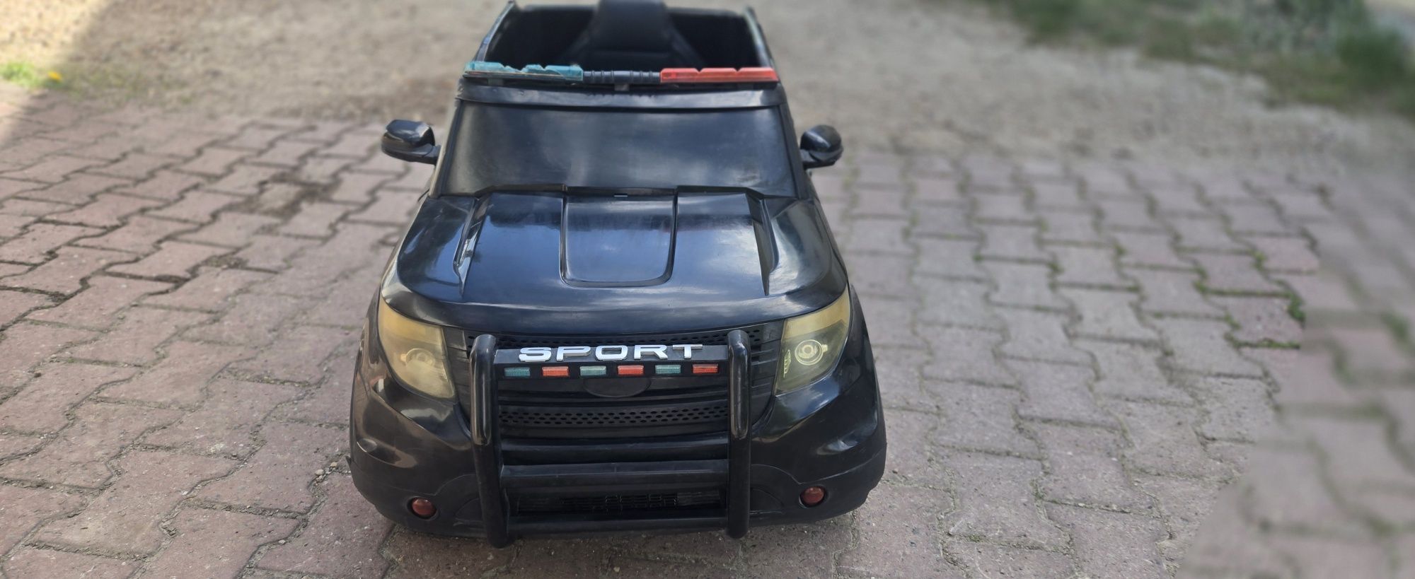 Samochodzik elektryczny dla dziecka z pilotem - policja.