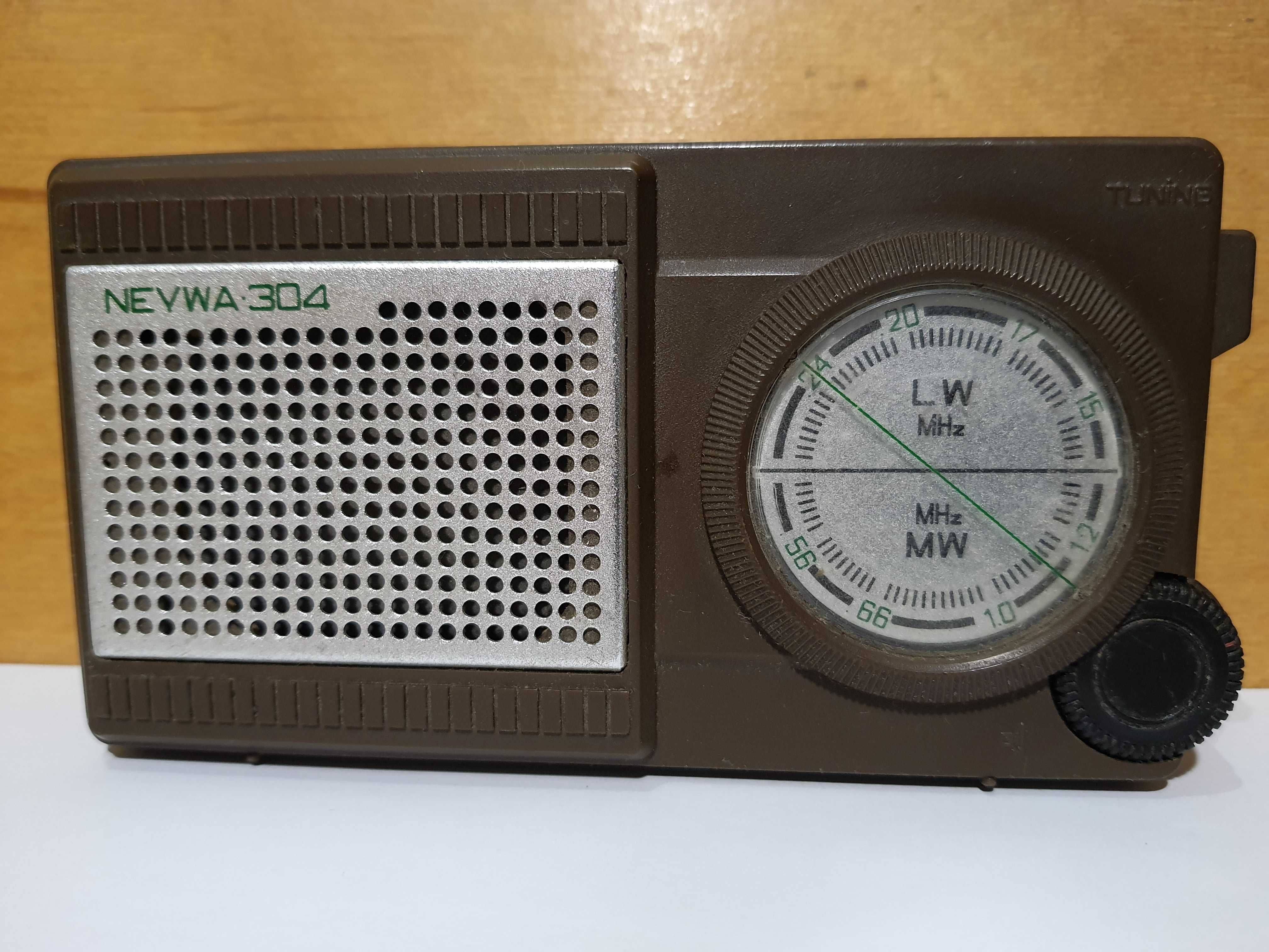 Радиоприемник  NEYWA 304  ( СССР ).