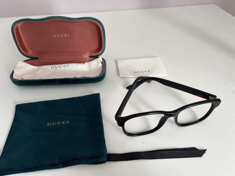 Óculos graduados Gucci GGO0110