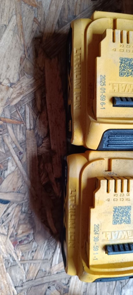 Szlifierka kątowa DeWalt dcg 405p2