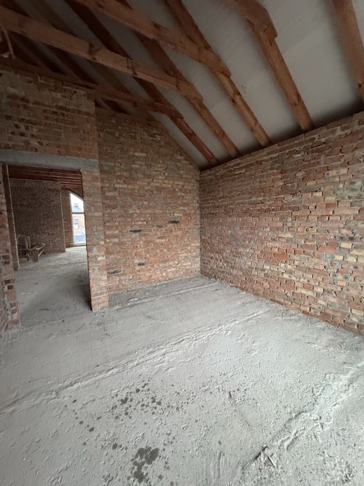 Продаж окремостоячого будинку, котеджу