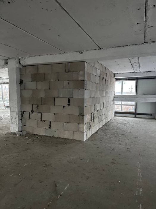 Машинна штукатурка, вапняно цементна, гіпсова.  Машинна стяжка підлоги