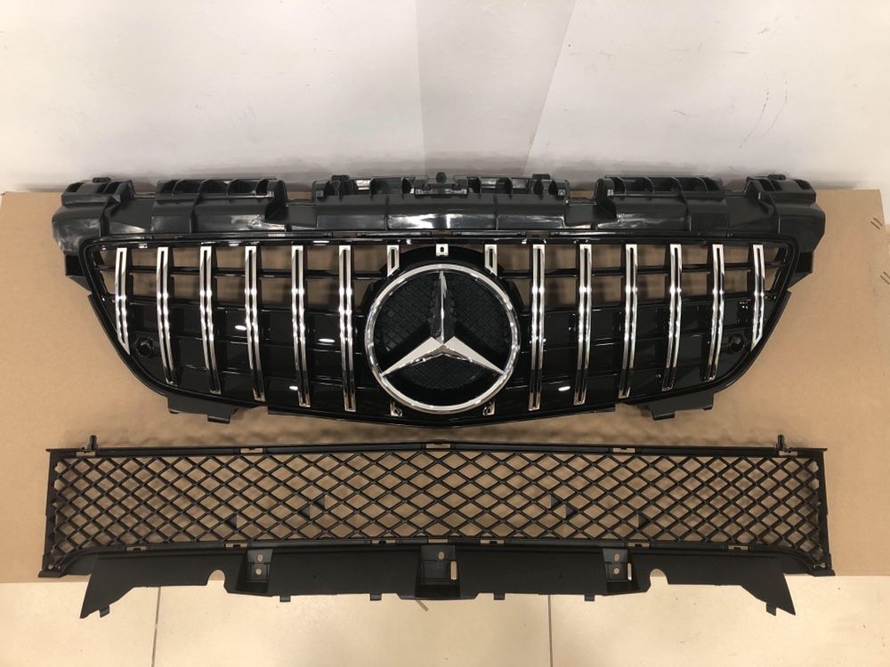 Решетка радиатора Mercedes с204 центральная мерседес