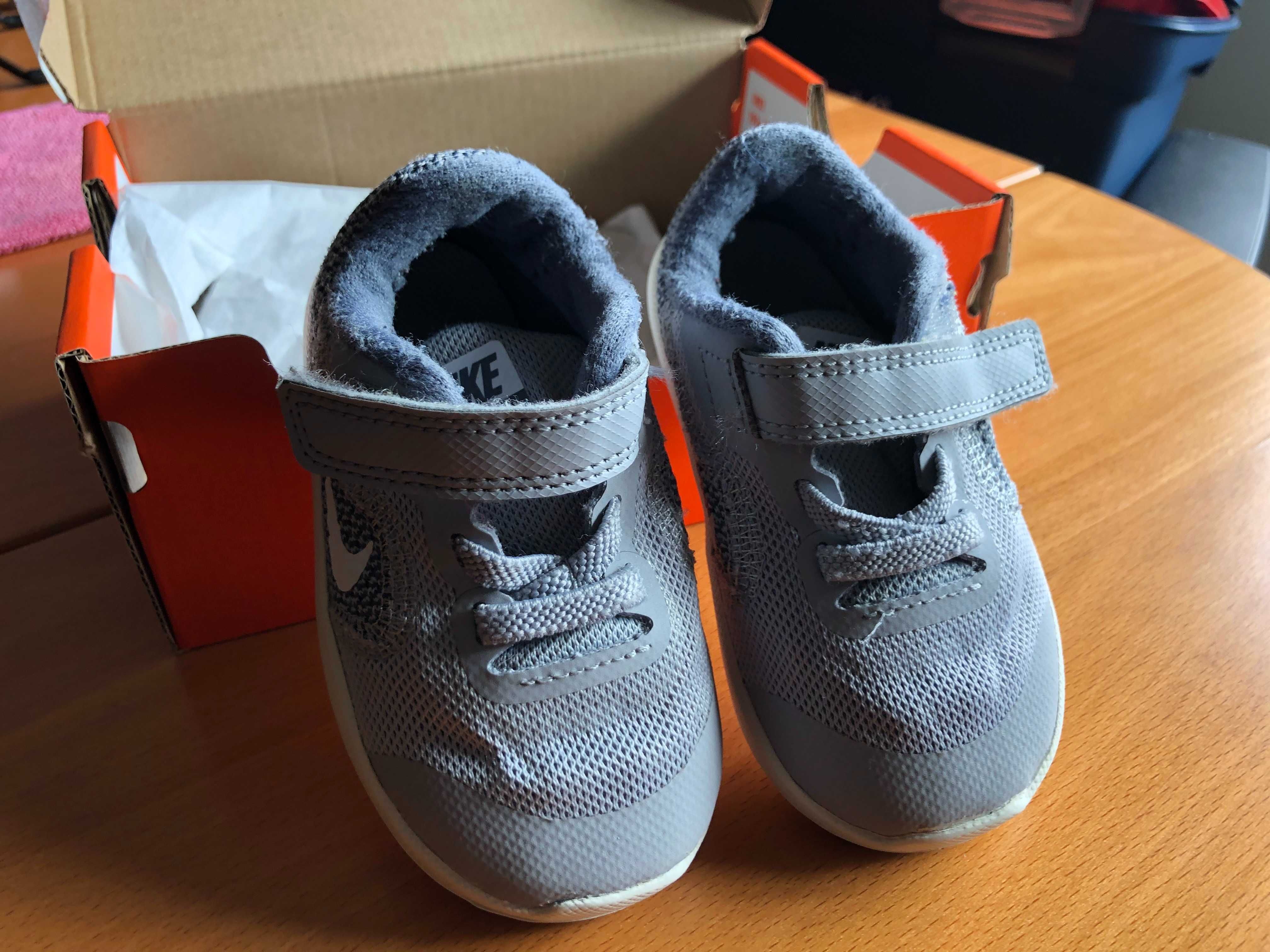 Tenis bébé Nike c\novos com caixa