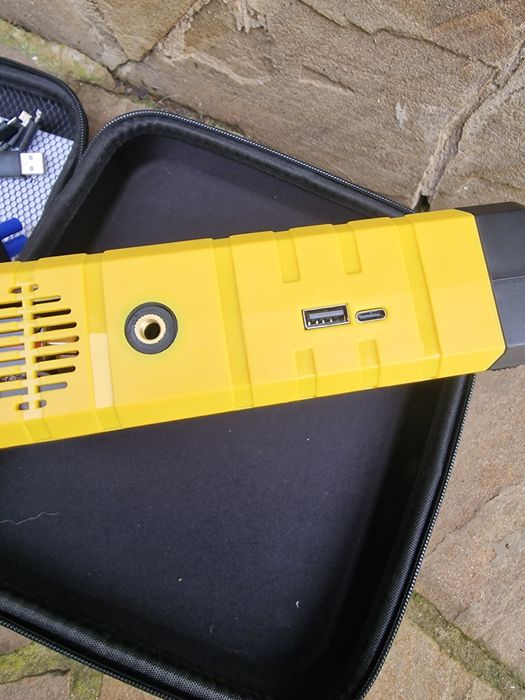 Пускозарядний пристрій з компресором для автомобіля FOXSUR FJS-950