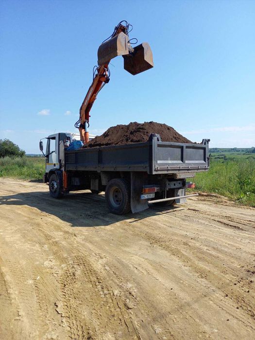 Земля. Чорнозем. Торф. Цемент. Грунт родючий, на підсипку.Маніпулятор