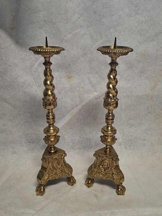 Mosiężne kandelabry