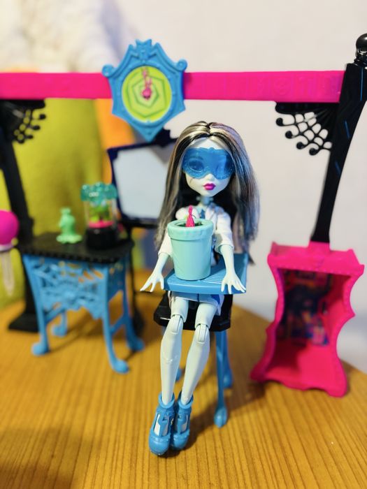 Лялька монстер хай Френкі g2 лабораторія