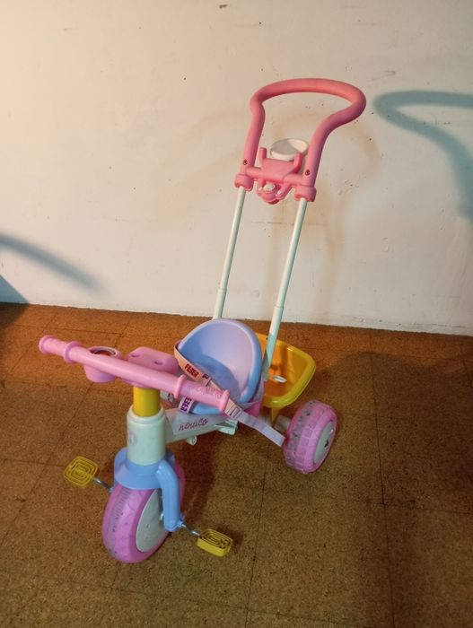 Triciclo da marca Nenuco