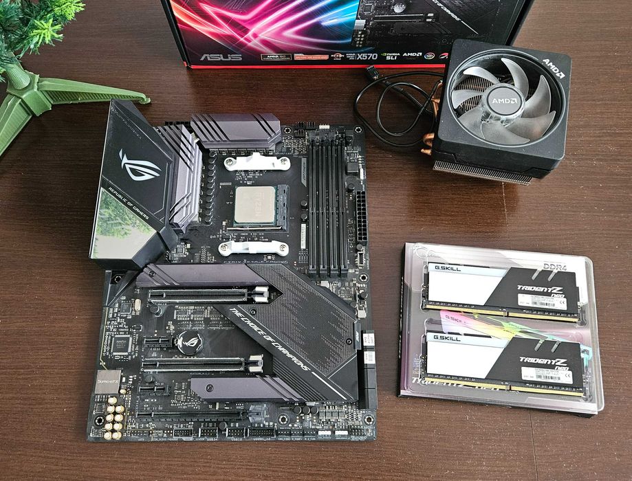 ASUS ROG Strix X570-F Gaming | AMD Ryzen7 3700X | G.Skill TridentZ Neo