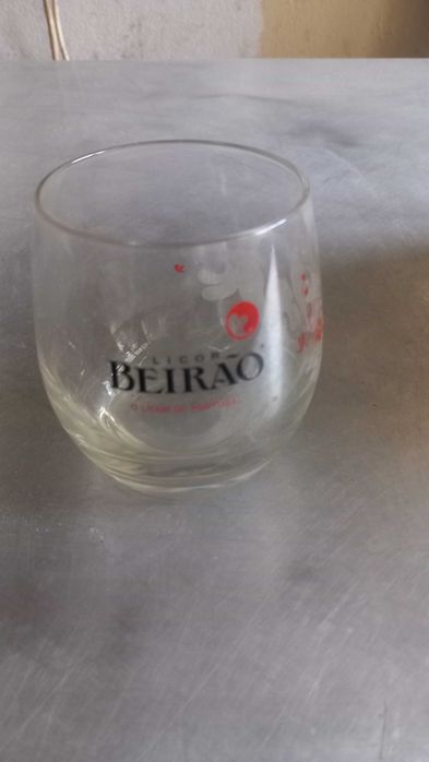 Copos  martini e licor beirão