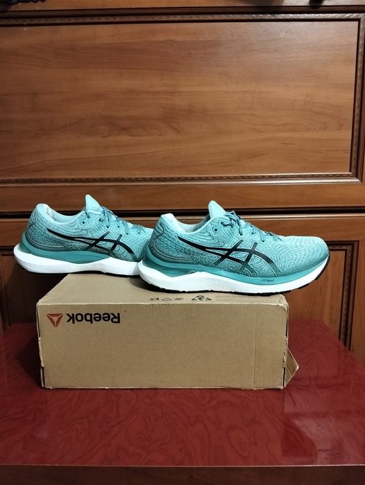 Взуття, кросівки Asics .