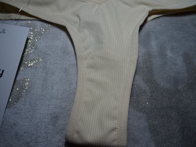 Sinsay stringi kremowe nowe S