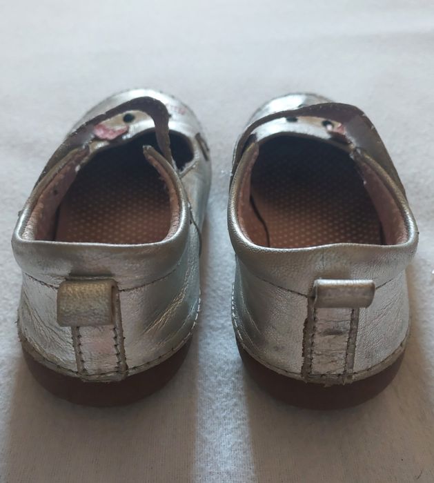 Sapatos Pele Prateados Gatinho, 25