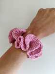 Ręcznie robiona frotka scrunchie różowa szydełko