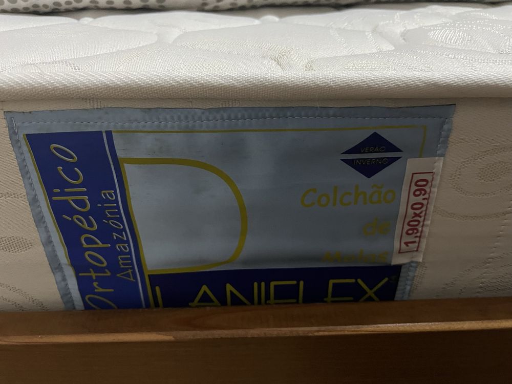 Cama solteiro MUITO BOM ESTADO