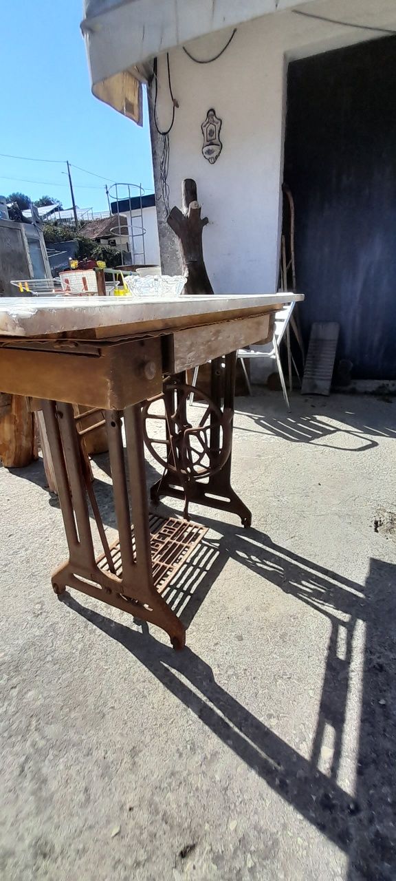 Mesa pedra base singer