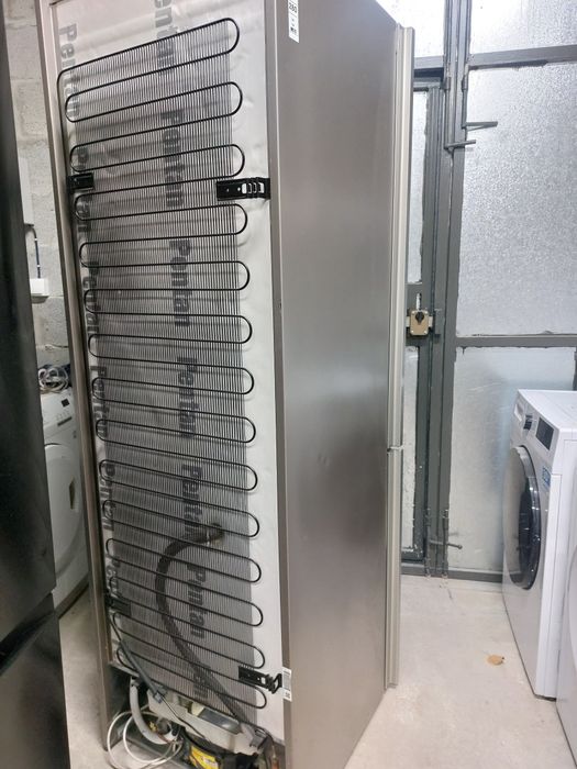 Холодильник Bosch noFrost висота 1.84 см. 3 шуфляди на морозильна