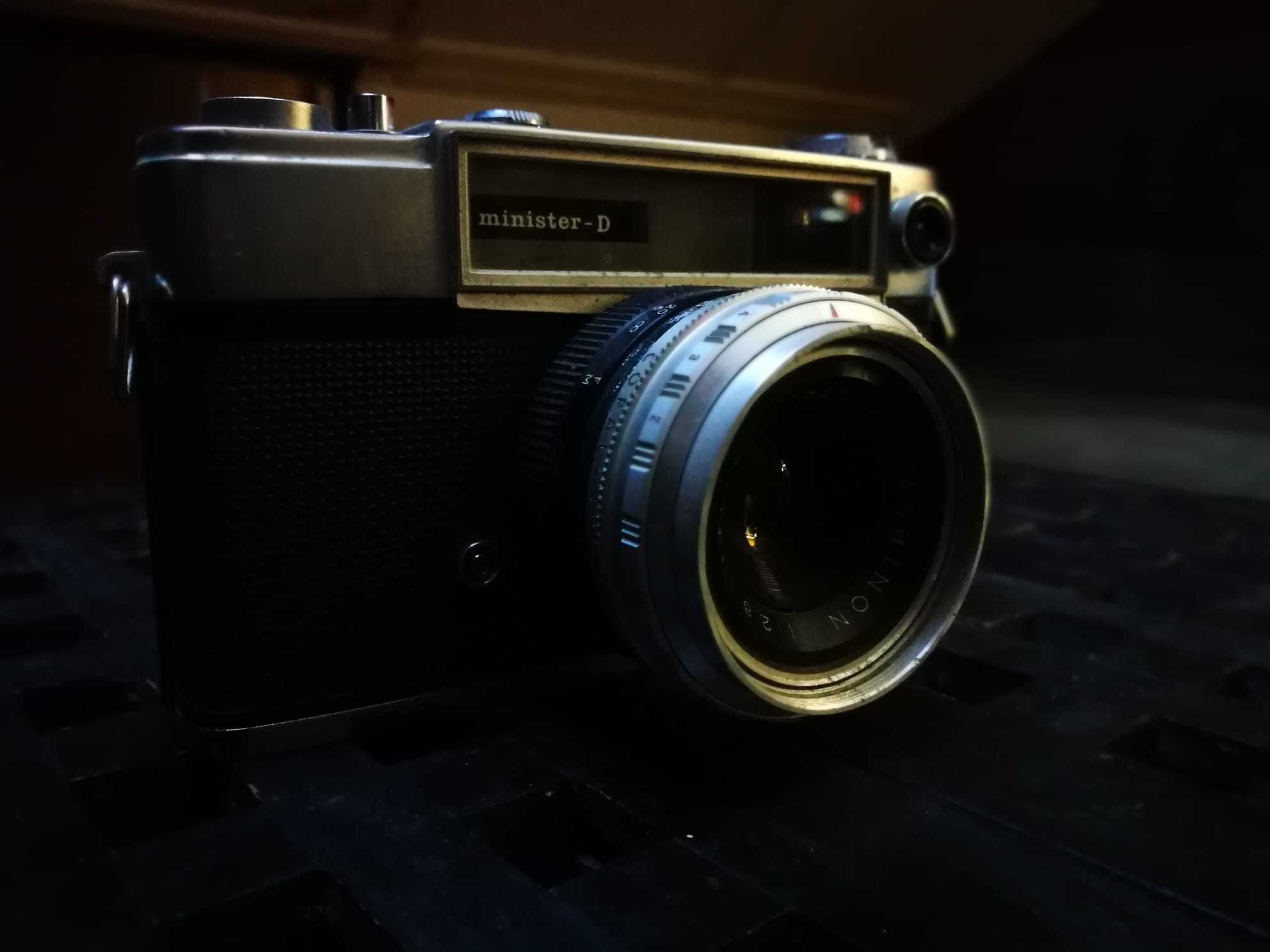 Máquina fotográfica Yashica antiga