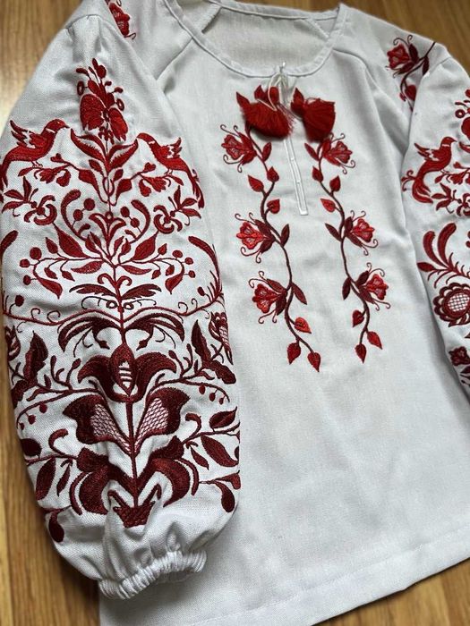 Біла вишиванка дитяча для дівчинки в садок і школу довгий рукав