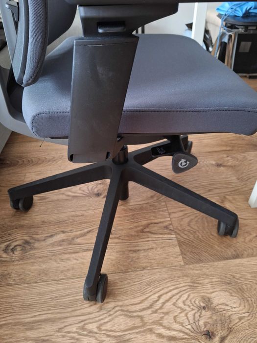 Fotel ergonomiczny Profim Xenon 11 jak nowy, ponad 60% taniej.