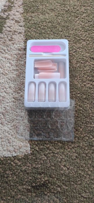 Sztuczne paznokcie -tipsy