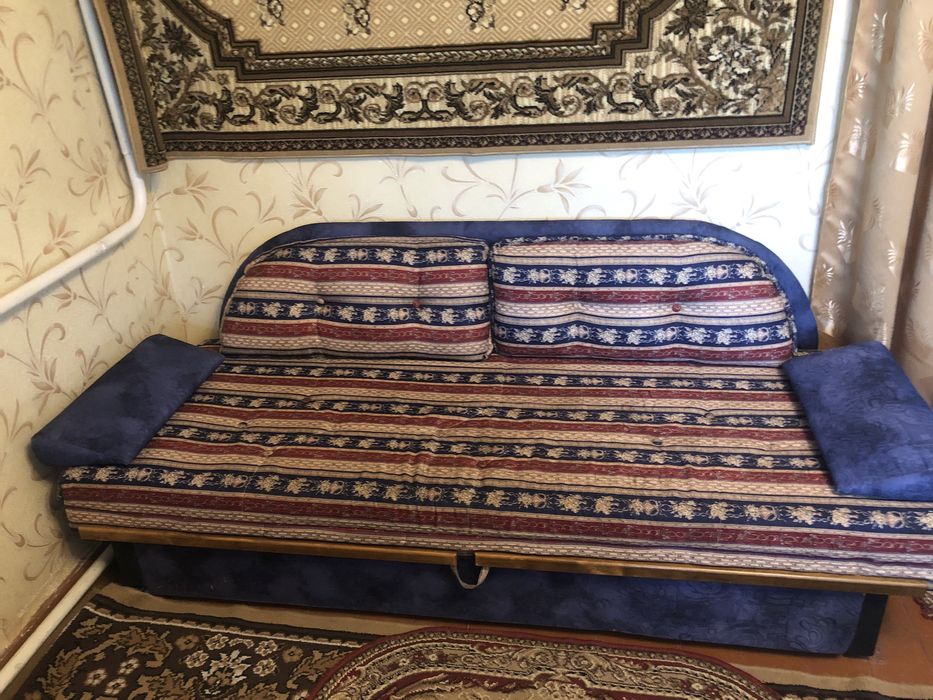 Продам диван в гарному стані. Знаходиться в селі Богданівка.