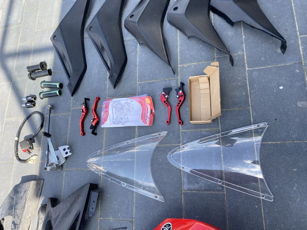 Owiewki plastiki czesci plug bok boczek banan bak yamaha yzf r125