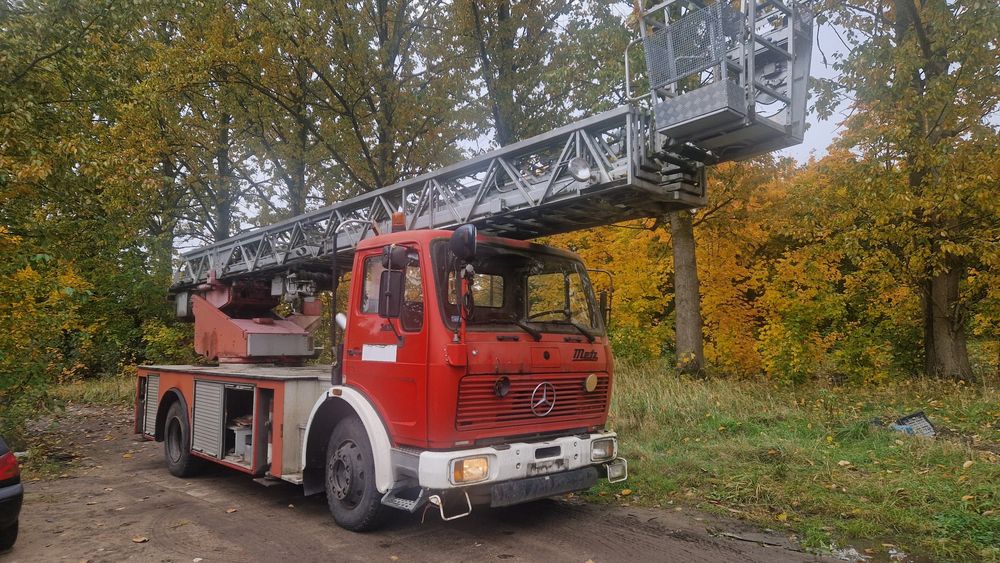 Mercedes 1419 drabina Strażacka.  1981r v6 190ps