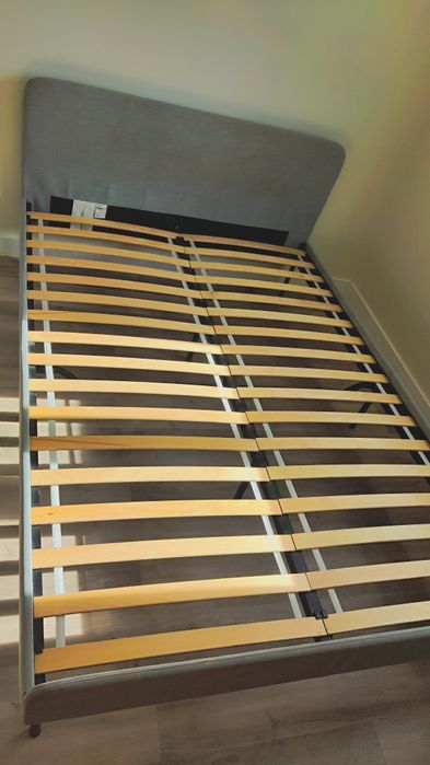 Cama casal Ikea + estrado de ripas (140x200)