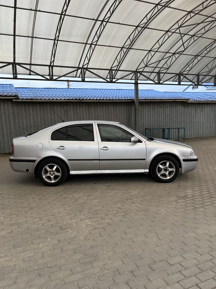 Skoda Octavia Tour 2007 1.6 MPI Родная Краска!