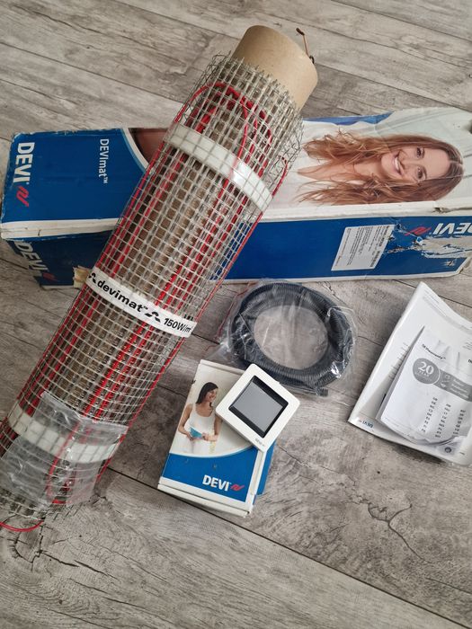 Zestaw ogrzewania podłogowego DEVI mata grzewcza 1m2 150W termostat