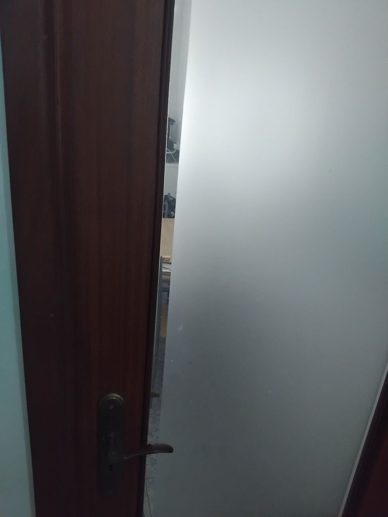 Porta castanha com vidro basso