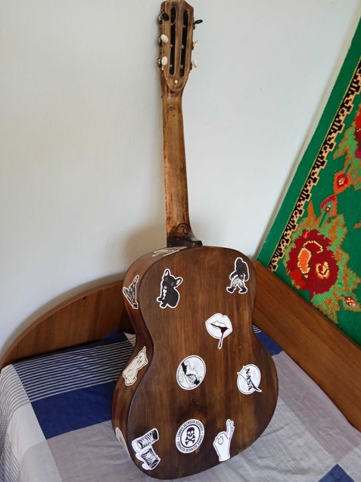 Реставрована гітара Чернігівської фабрики