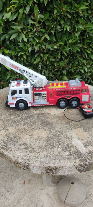 Fantástico Carro bombeiros com comando