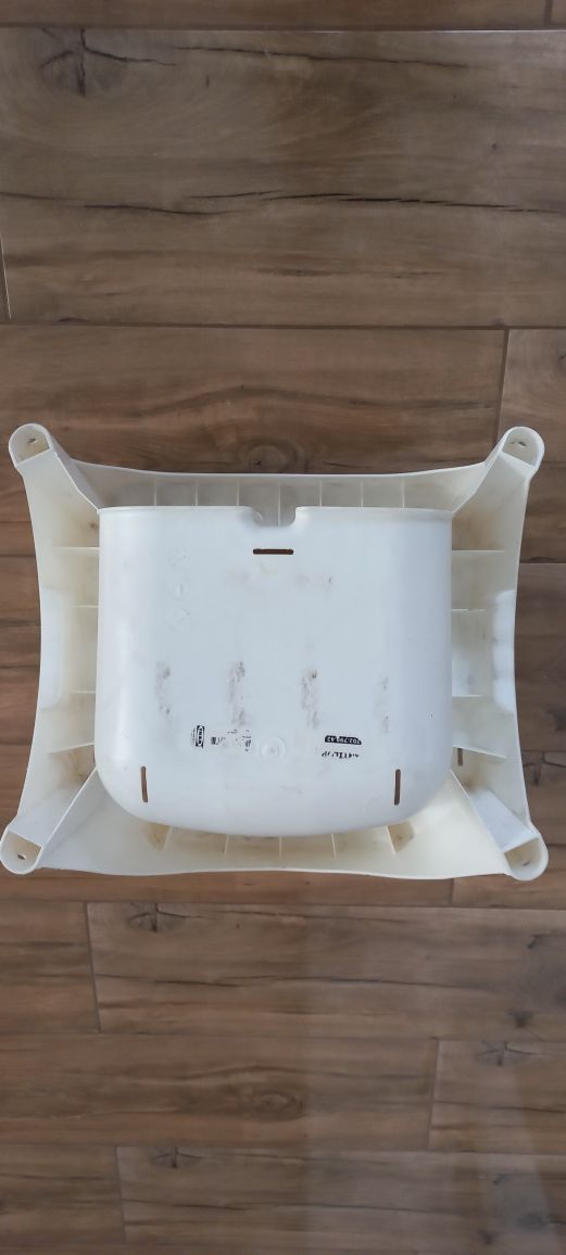 Białe siedzisko do sanek krzesełko Ikea Antilop