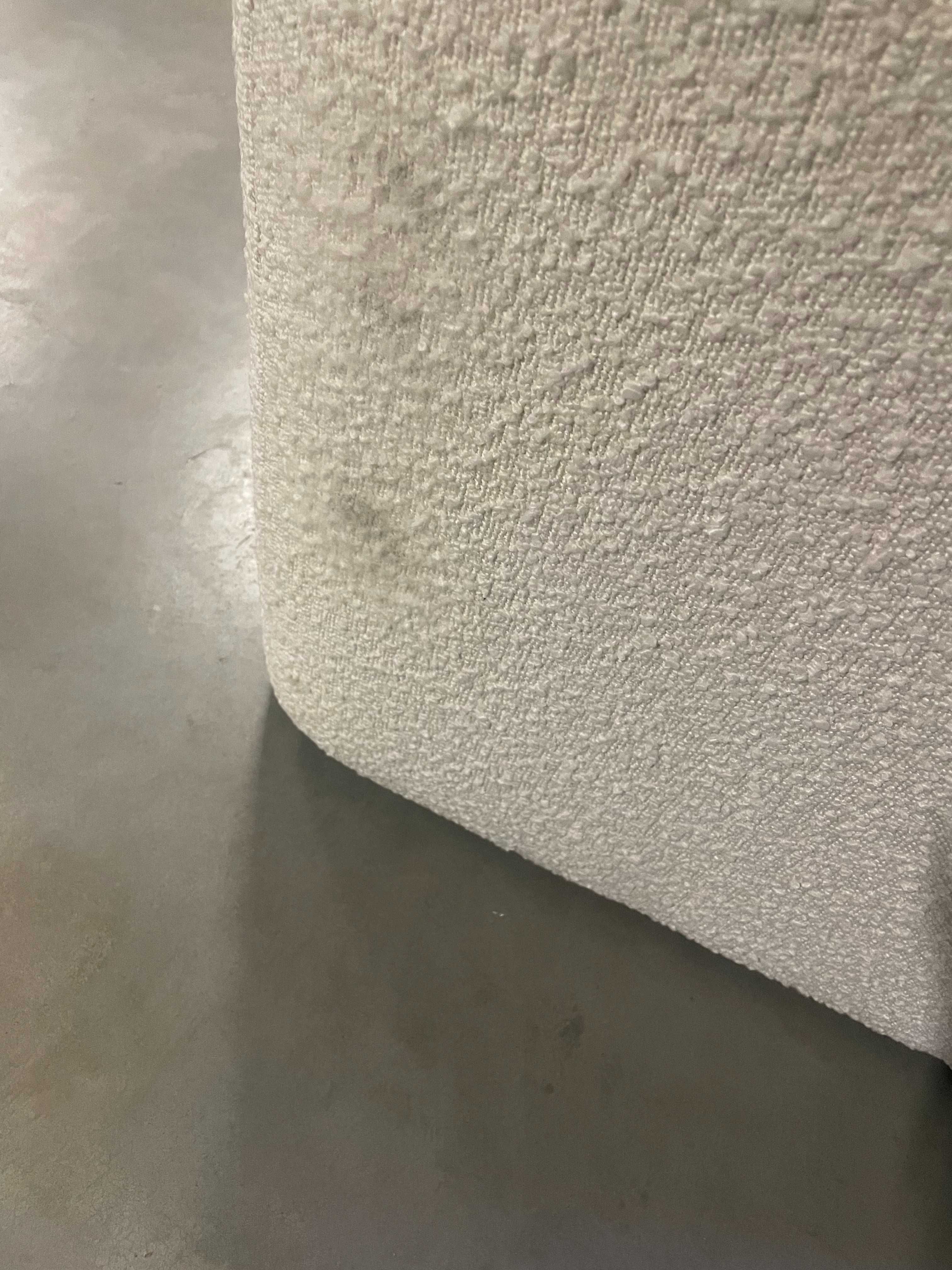 Sofa w tkaninie boucle 2-osobowa MILEY beżowy - poekspozycyjna