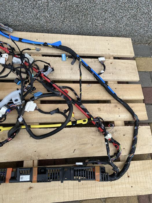 Проводка салону Tesla Model Y коса магістраль