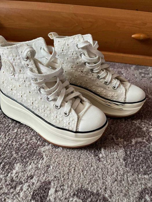 Высокие текстильные кроссовки/кеды в стиле Converse