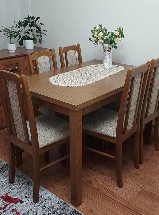 Sprzedam stół z krzesłami do kompletu