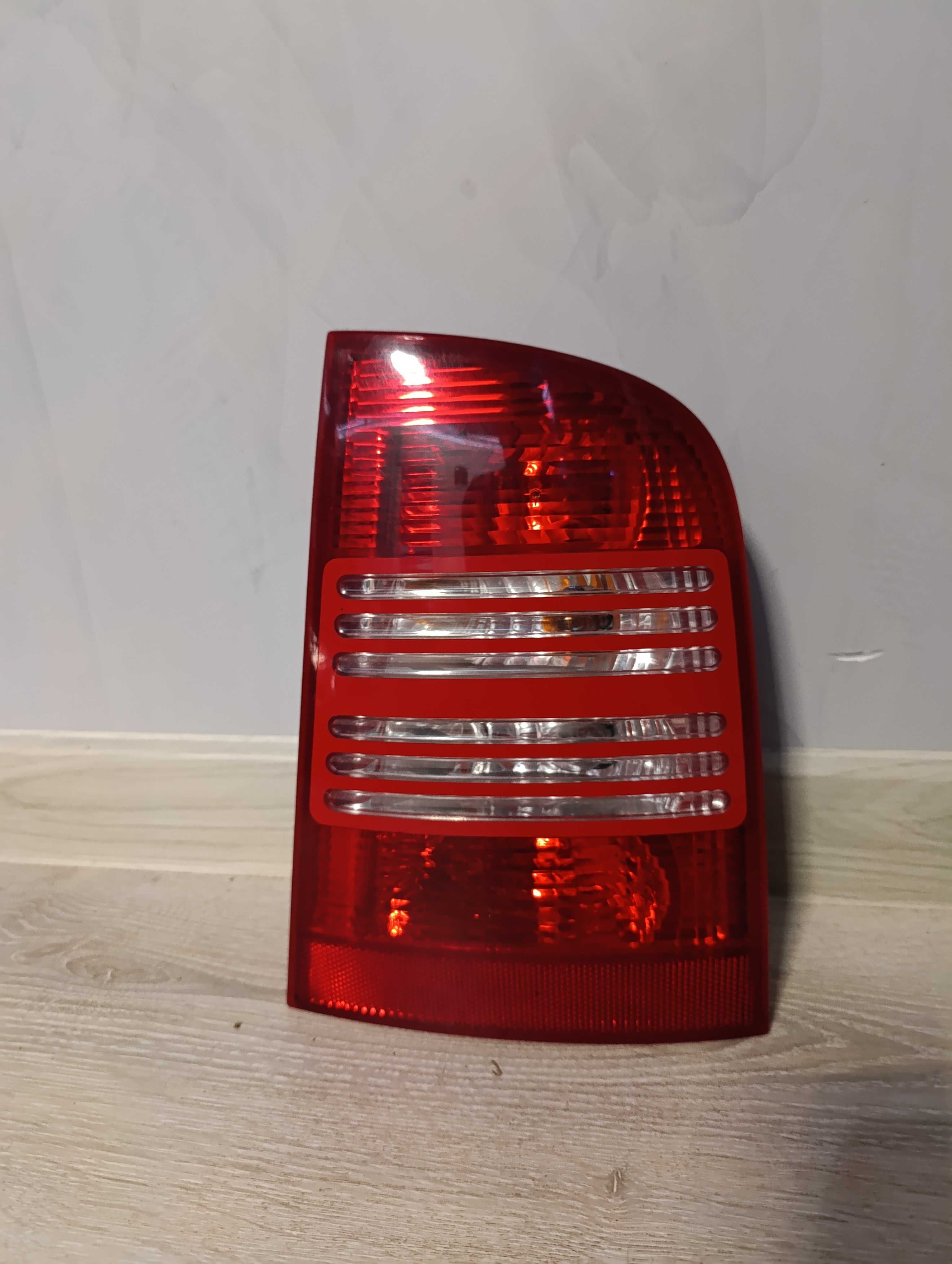 Lampa prawa tylna prawy tył Skoda Octavia