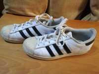 Sapatilhas Adidas Superstar, risca preta, tamanho 38.