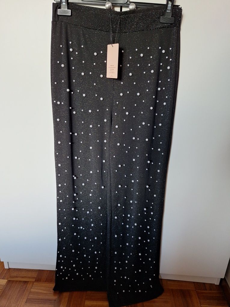 Calças/ leggins pretas brilhantes com pérolas