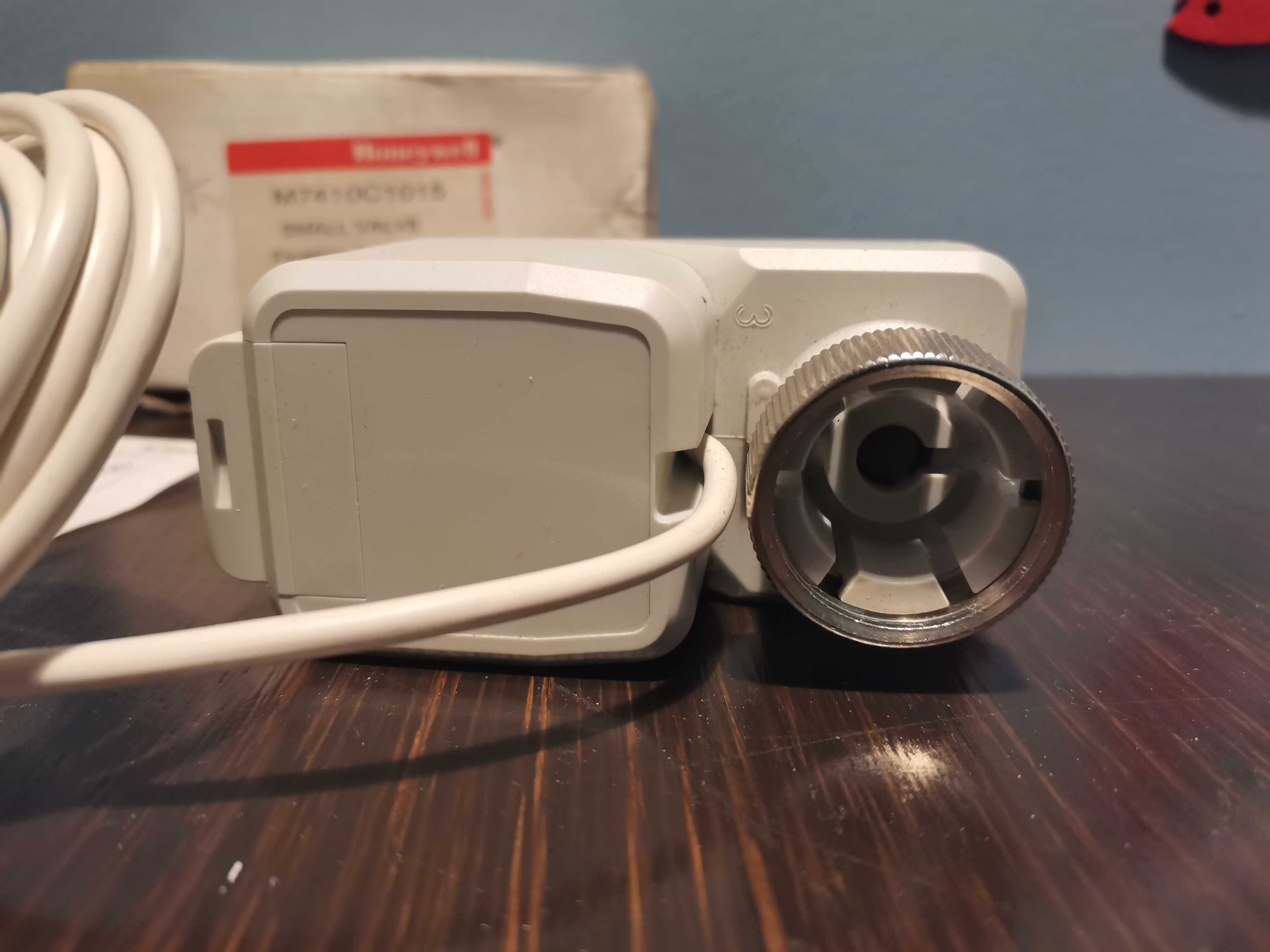 Siłownik liniowy do zaworów  Honeywell M7410C1015