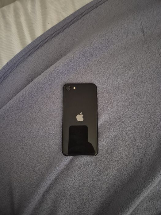Tenho para venda este telemovel iphone SE